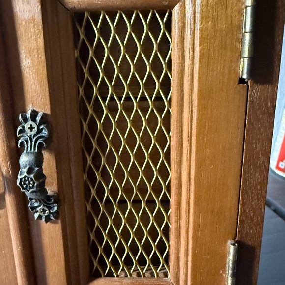 Vintage Wooden Jewelry Box with Metal Accents - Picture 5 of 6